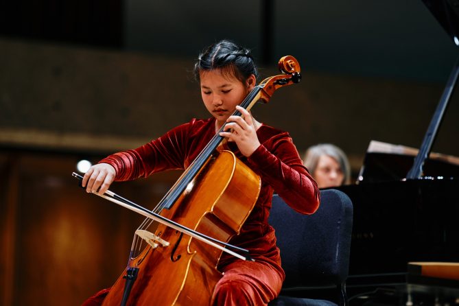 Sachiko Yang paying the cello at the Classical Kid Showcase