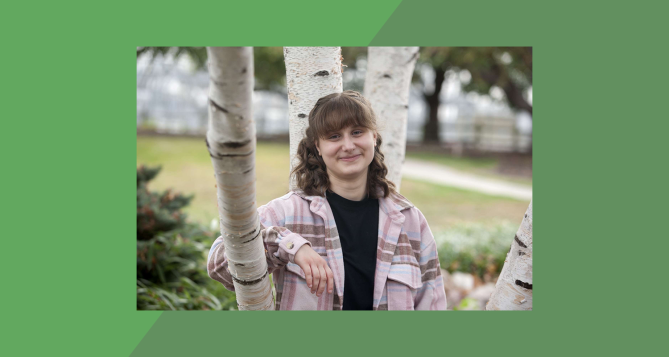 Headshot of Young Dramatist Feature Playwright Sofia La Fata Hornillos.