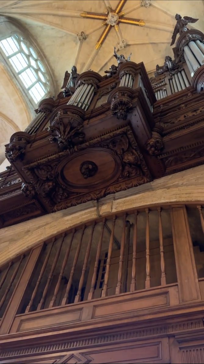 Photo of a pipe organ in a church in the Latin Quarter of Paris.