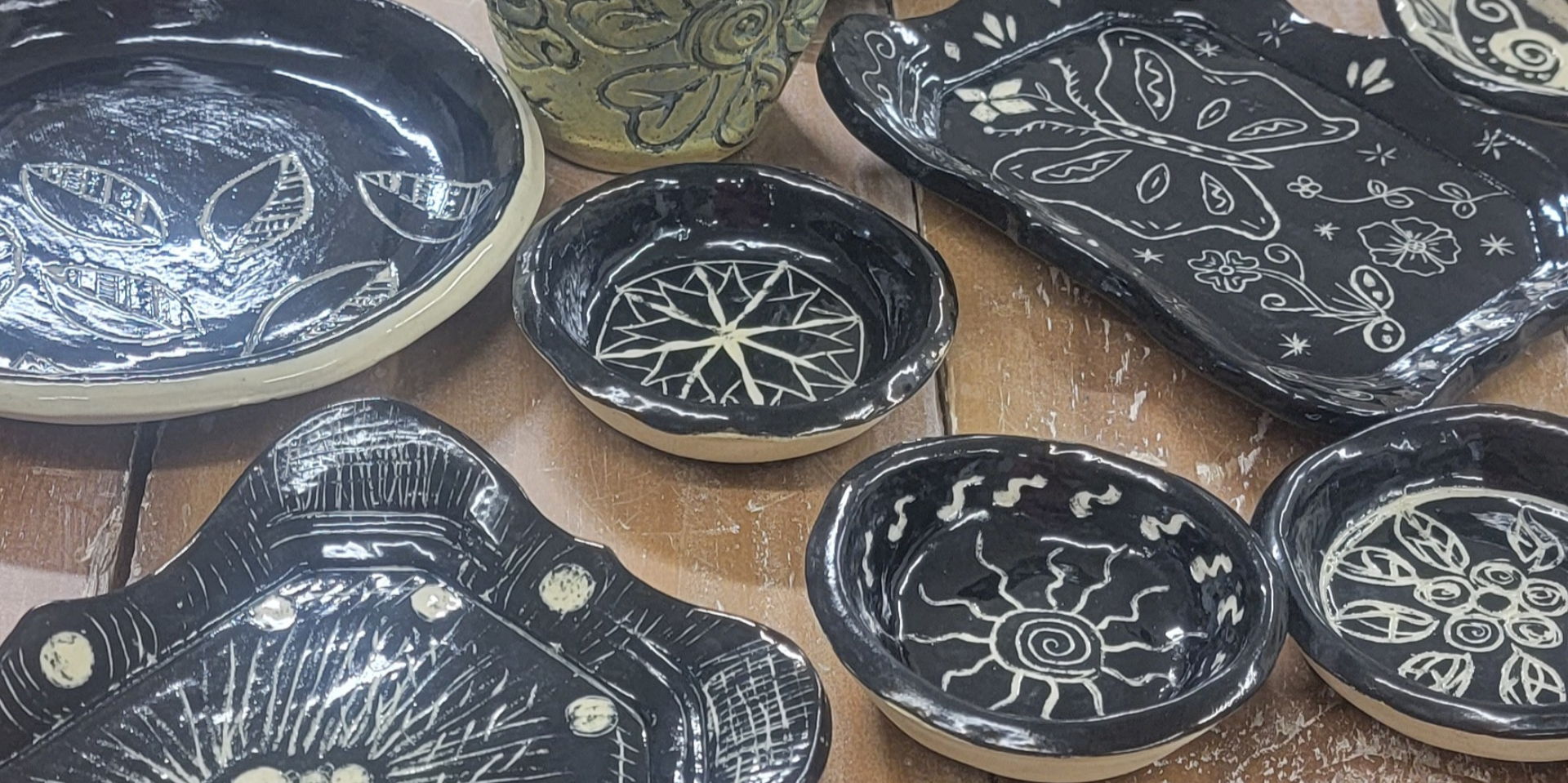Artistic ceramic pottery