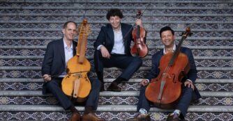 Promotional photo of the Valencia Baryton Project, a trio featuring viola, baryton and cello, performing together.